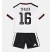 Německo Angelo Stiller #16 Dětské Oblečení Domácí Dres MS 2026 Krátkým Rukávem (+ trenýrky) Německo Angelo Stiller #16 Dětské Oblečení Domácí Dres MS 2026 Krátkým Rukávem (+ trenýrky)